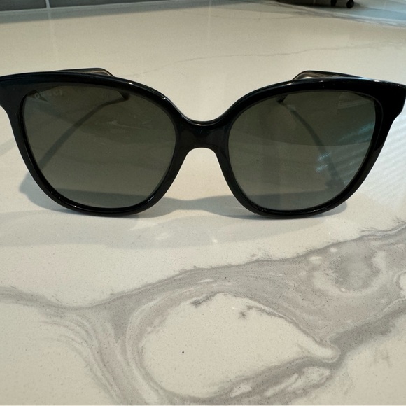 Authentic Gucci sunglasses. - Picture 2 of 6